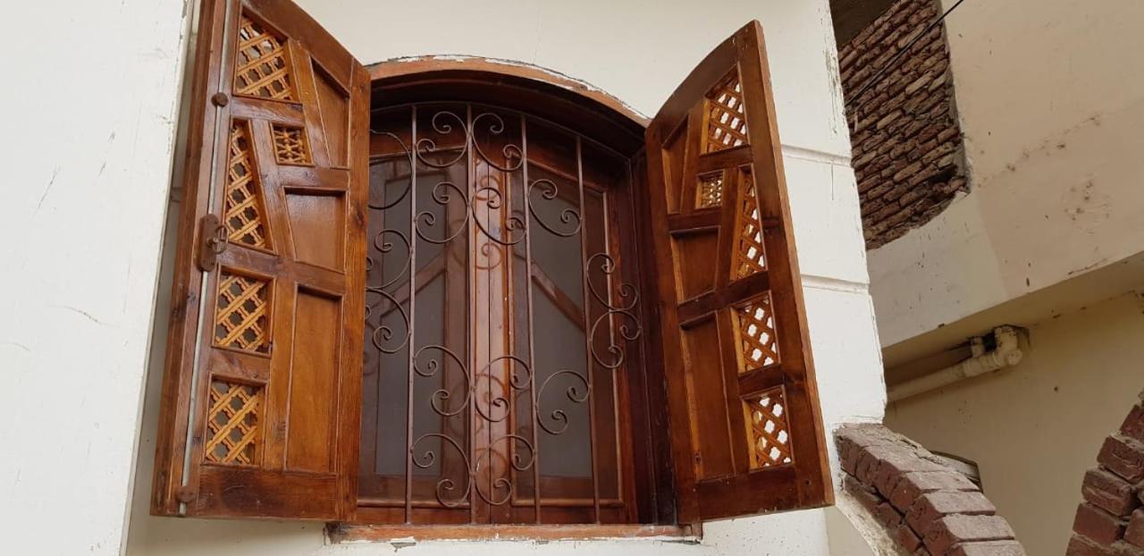 One Love Guesthouse & Restaurant Луксор Экстерьер фото