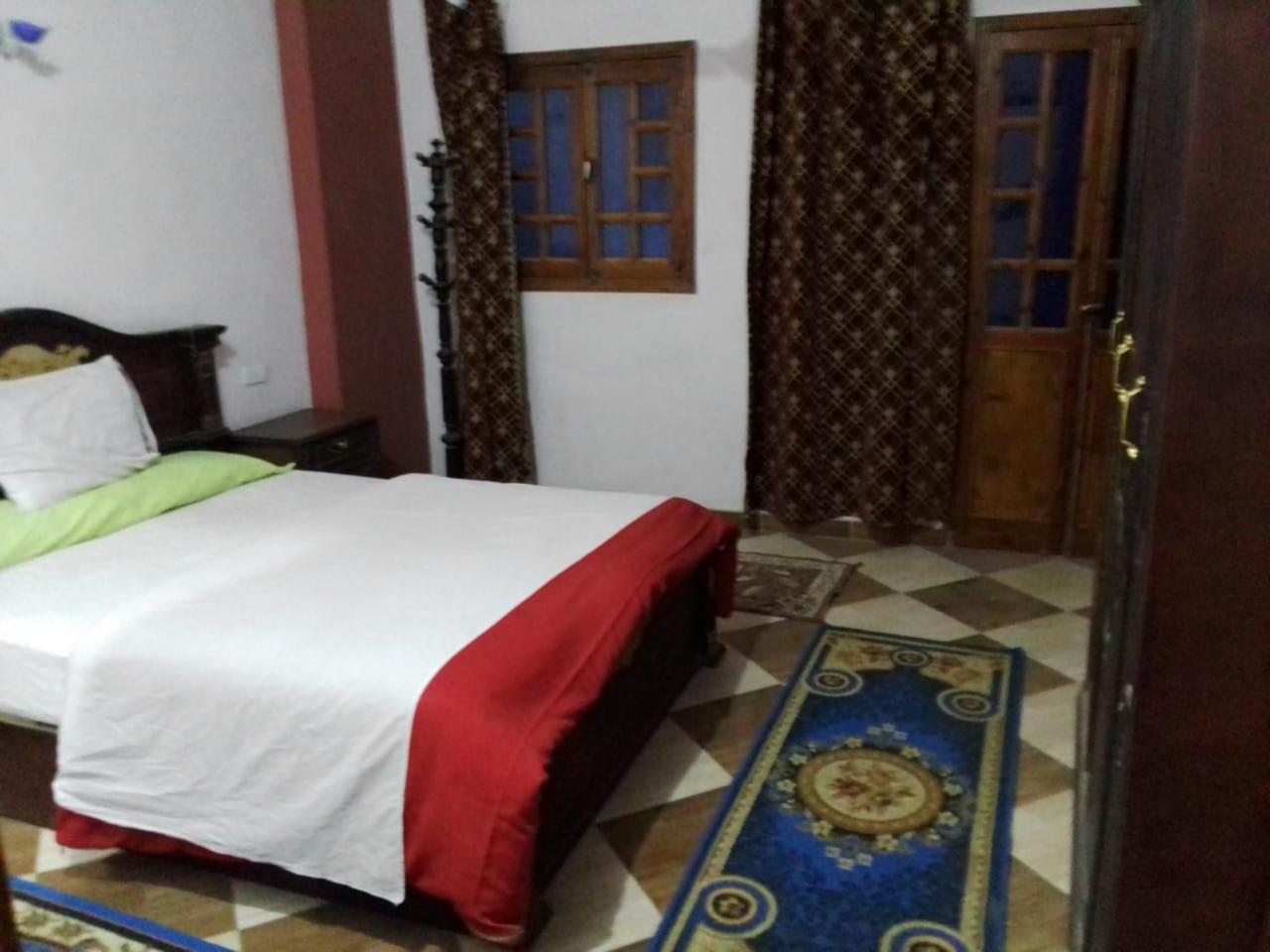 One Love Guesthouse & Restaurant Луксор Экстерьер фото