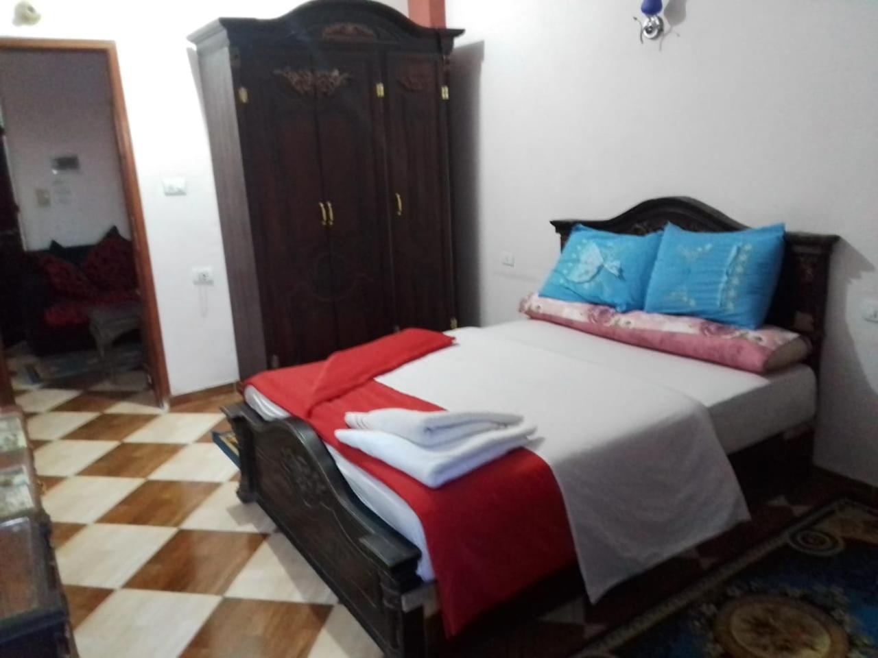 One Love Guesthouse & Restaurant Луксор Экстерьер фото