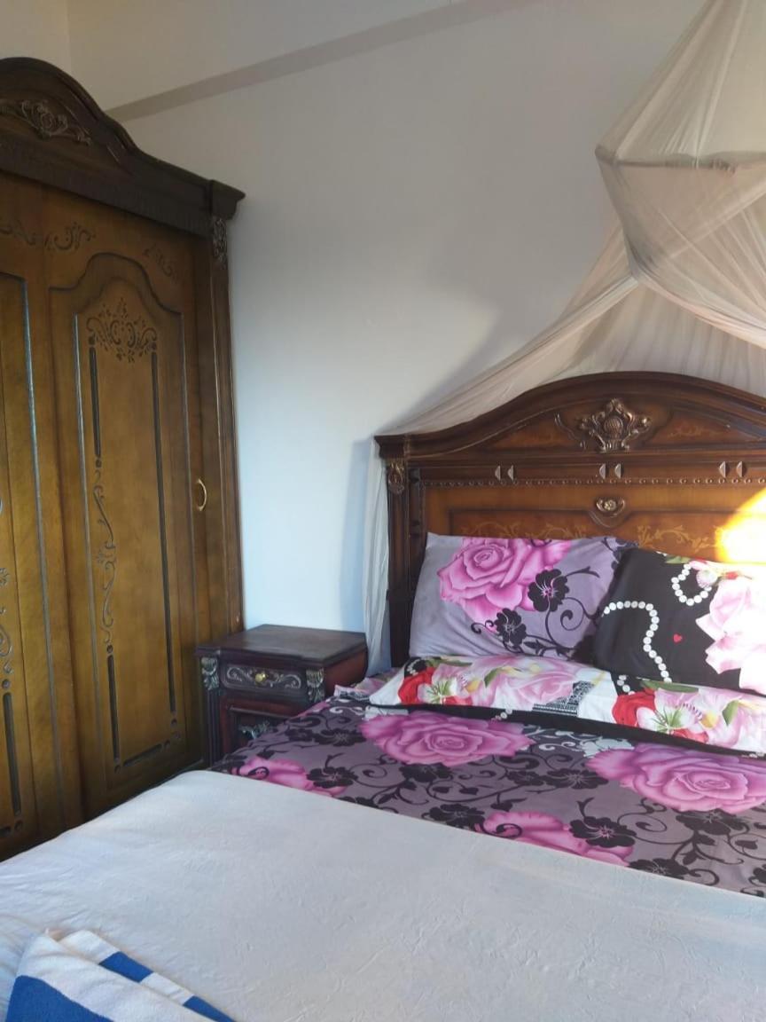One Love Guesthouse & Restaurant Луксор Экстерьер фото