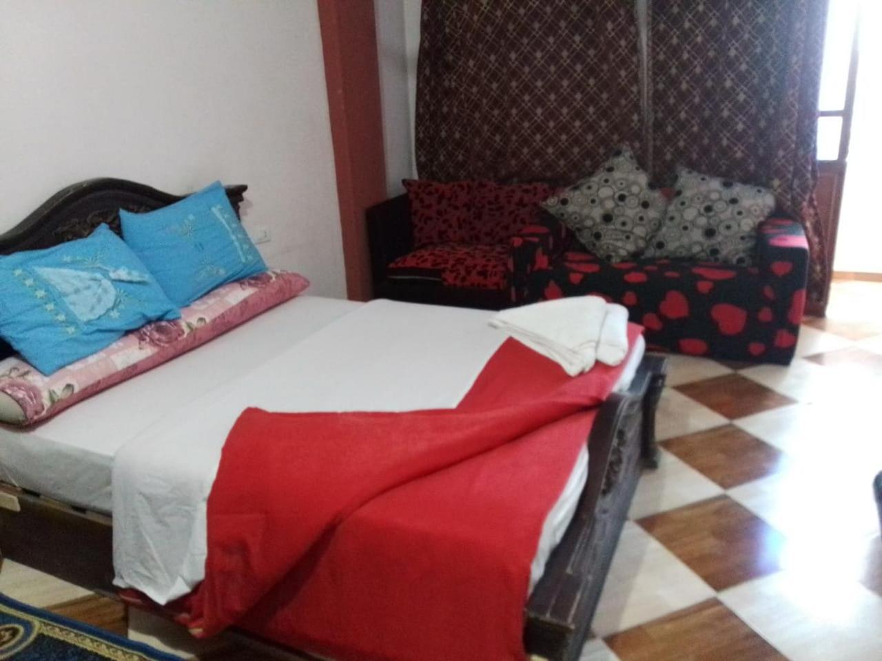 One Love Guesthouse & Restaurant Луксор Экстерьер фото
