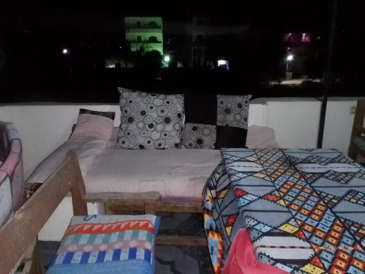 One Love Guesthouse & Restaurant Луксор Экстерьер фото