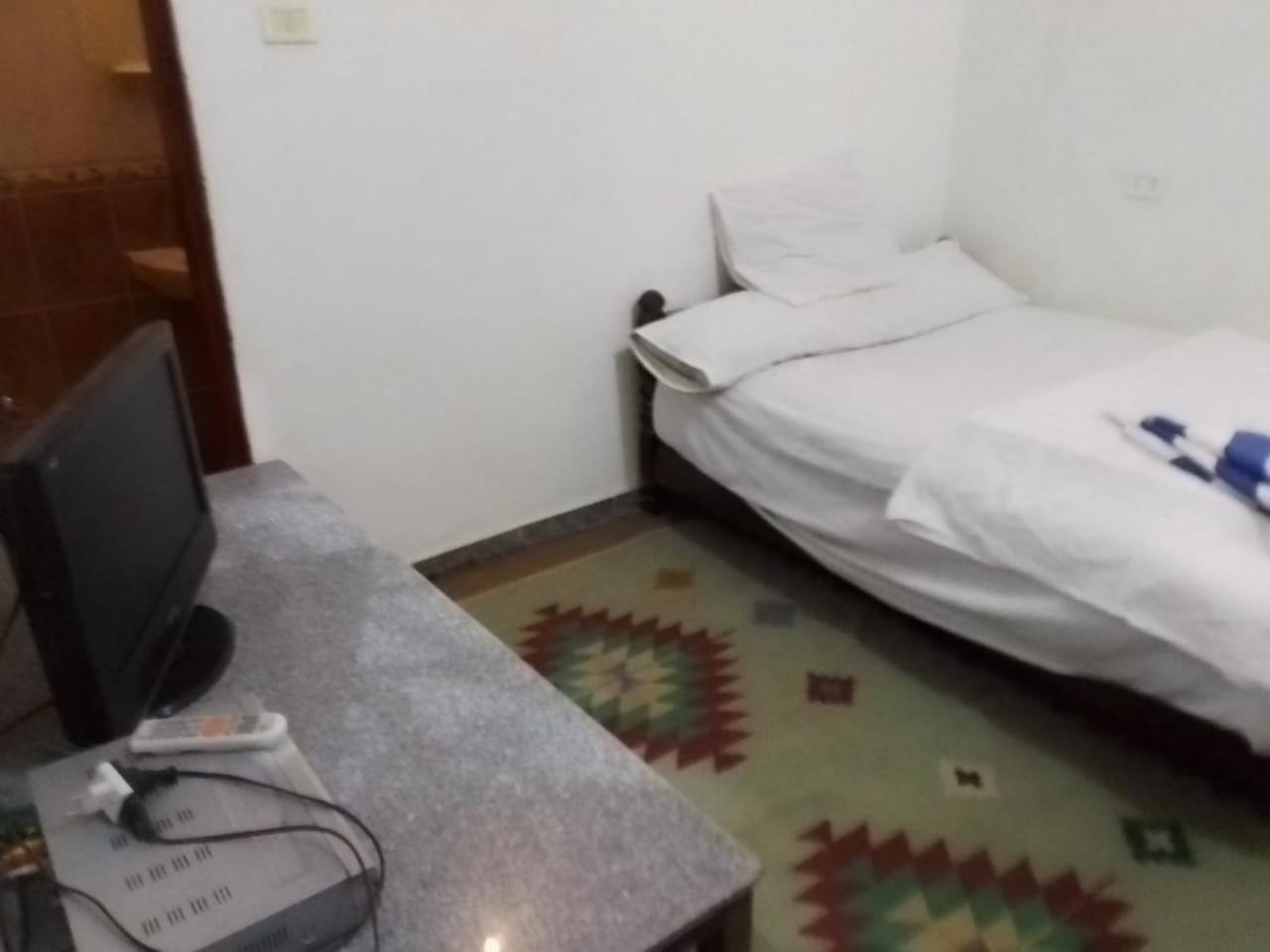 One Love Guesthouse & Restaurant Луксор Экстерьер фото