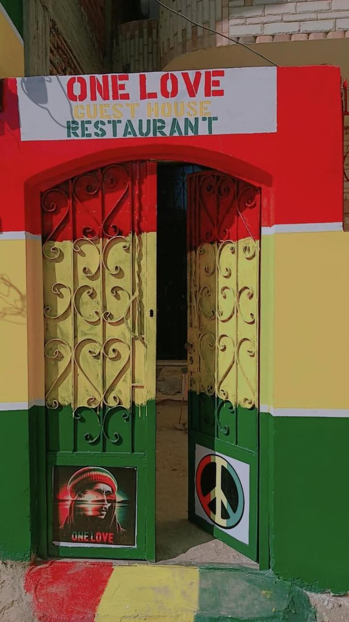 One Love Guesthouse & Restaurant Луксор Экстерьер фото