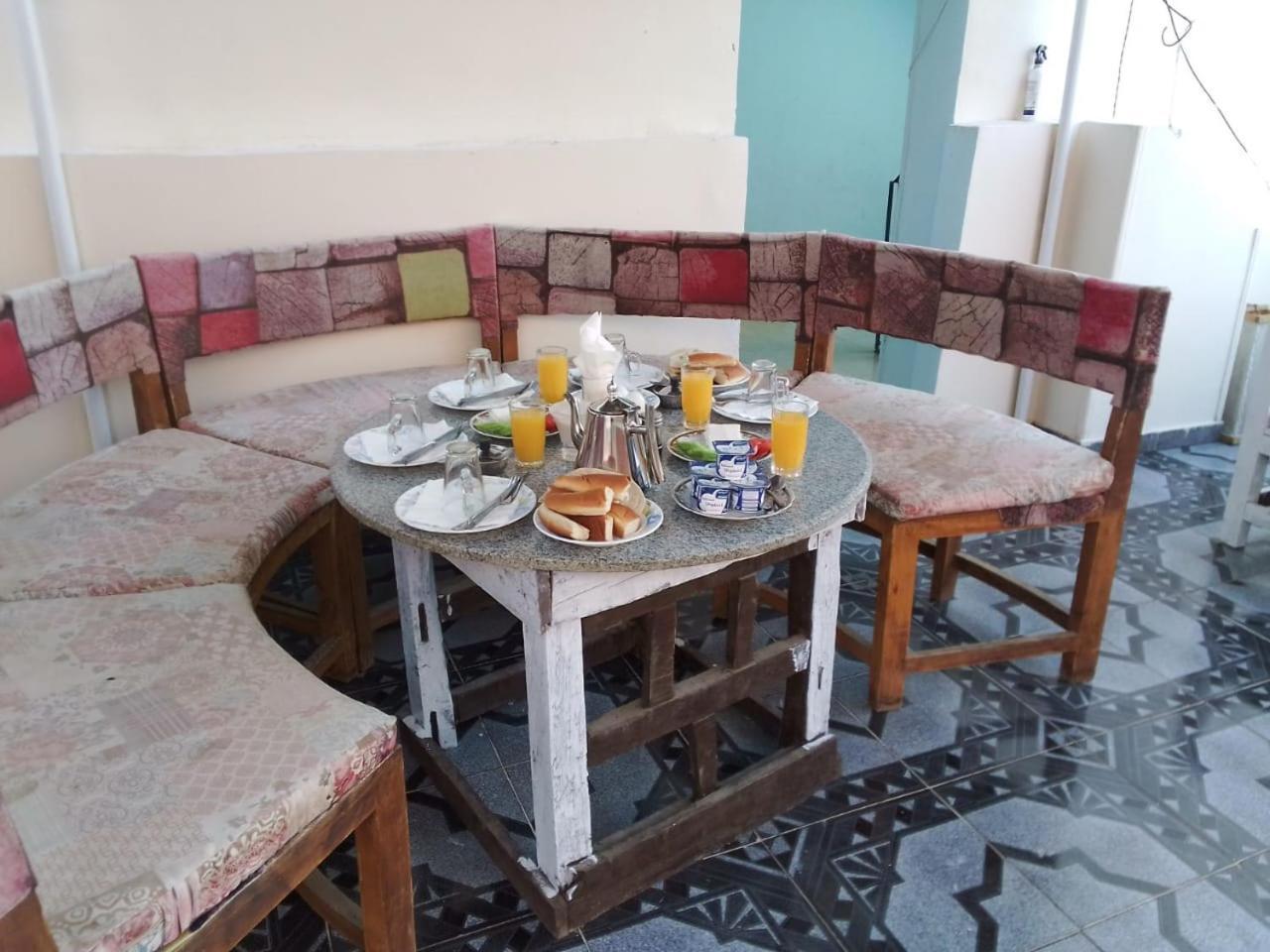 One Love Guesthouse & Restaurant Луксор Экстерьер фото