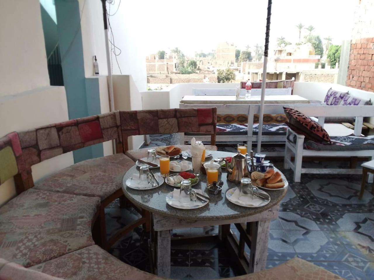 One Love Guesthouse & Restaurant Луксор Экстерьер фото