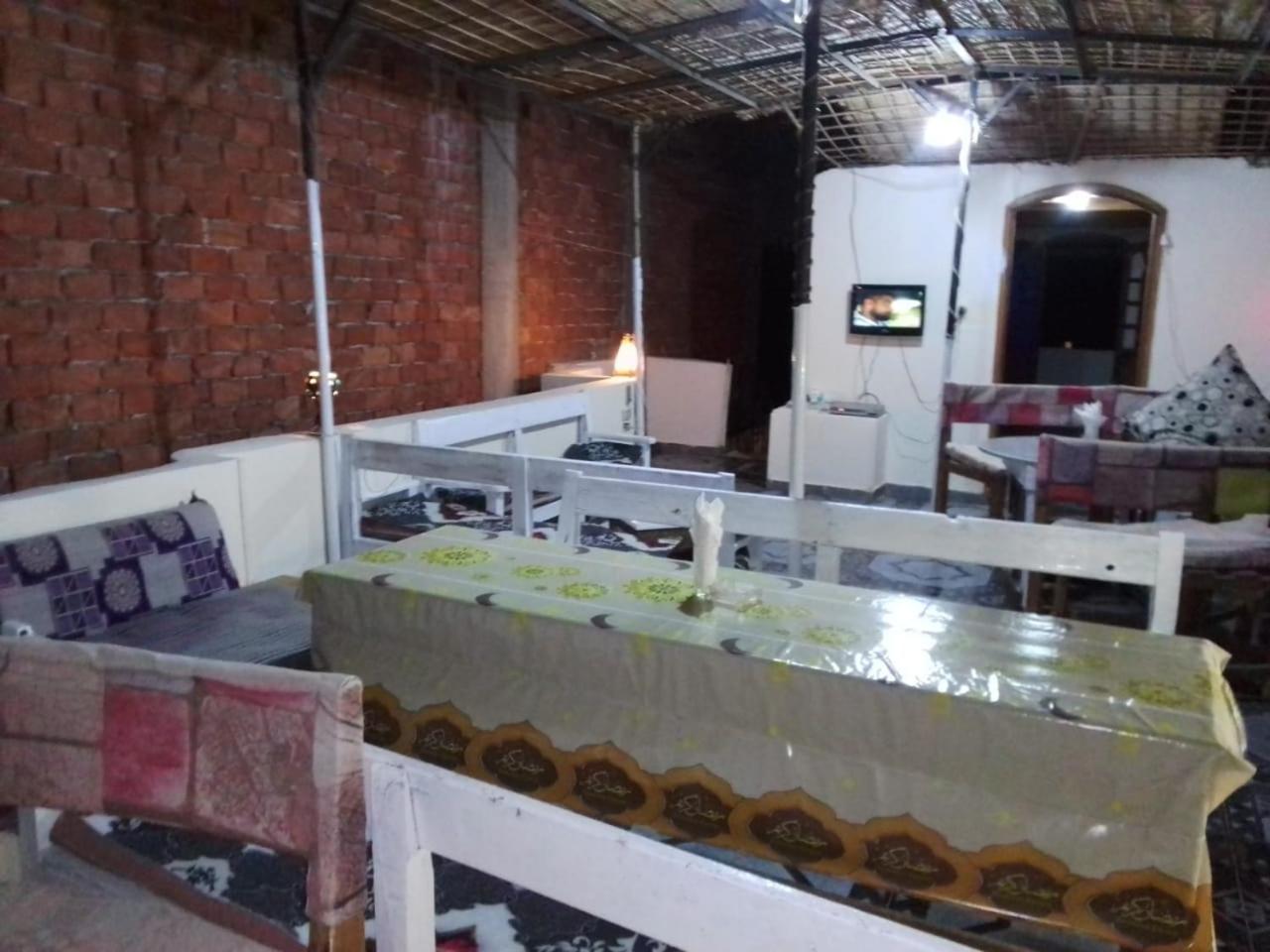 One Love Guesthouse & Restaurant Луксор Экстерьер фото