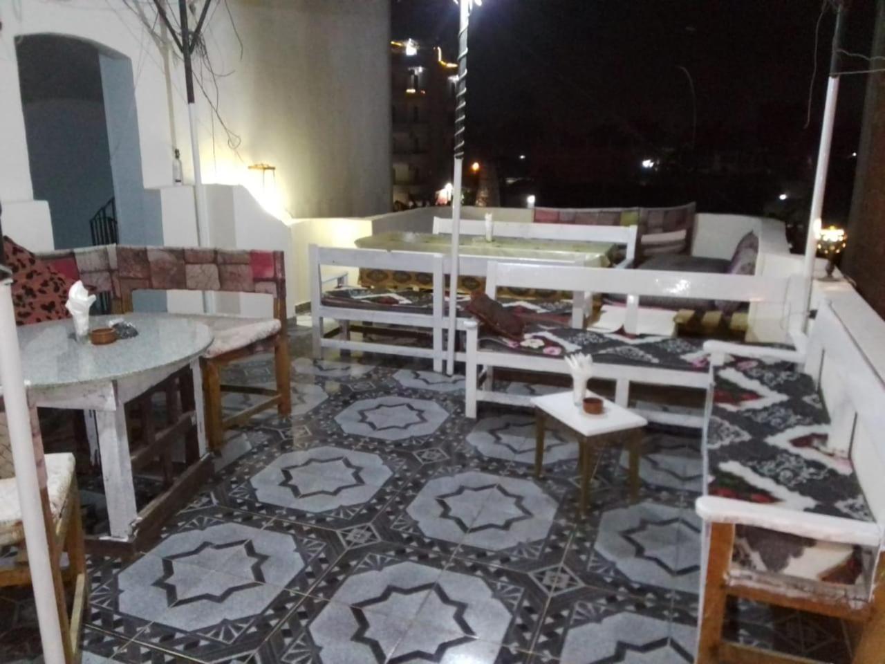 One Love Guesthouse & Restaurant Луксор Экстерьер фото