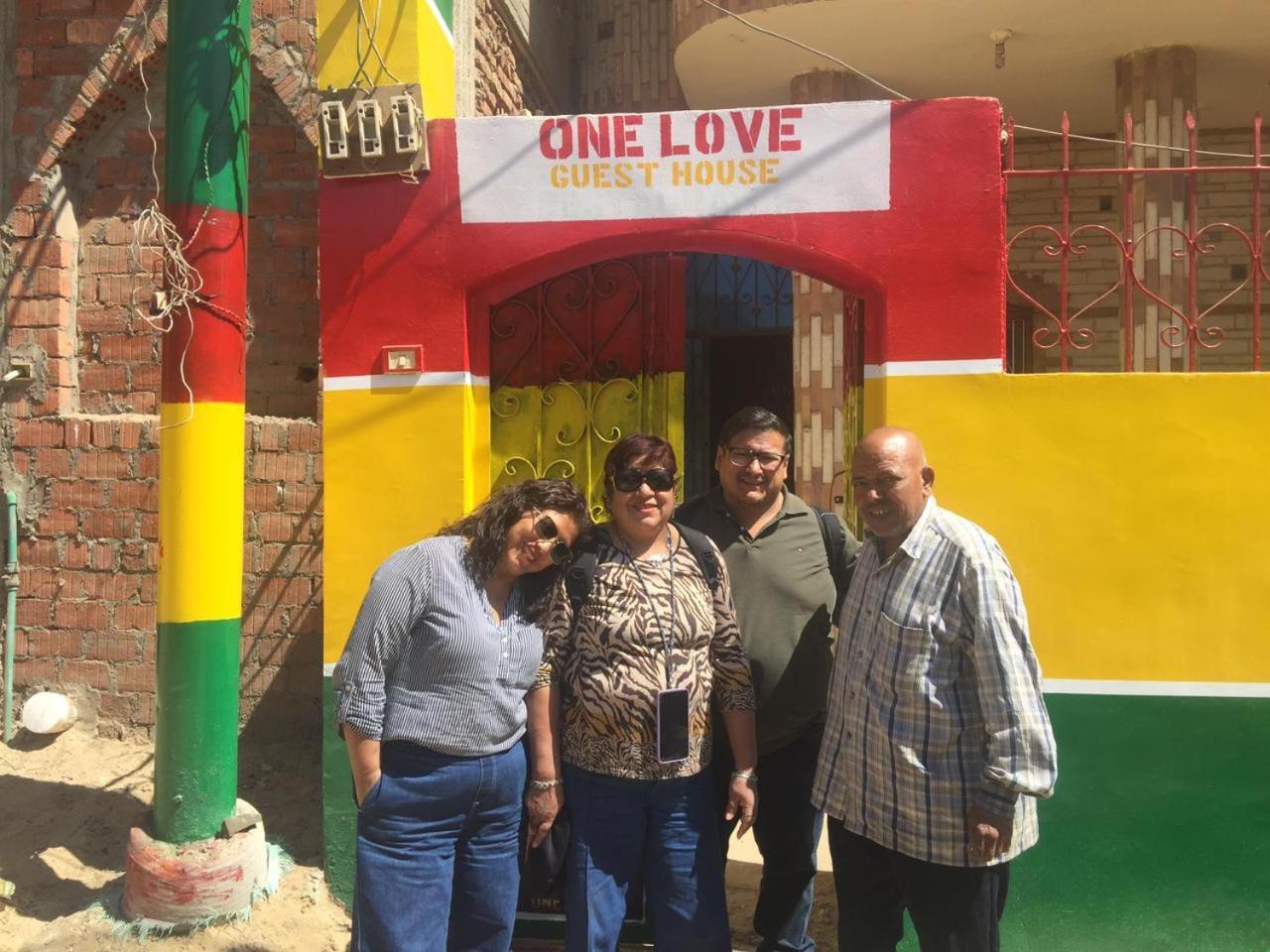 One Love Guesthouse & Restaurant Луксор Экстерьер фото