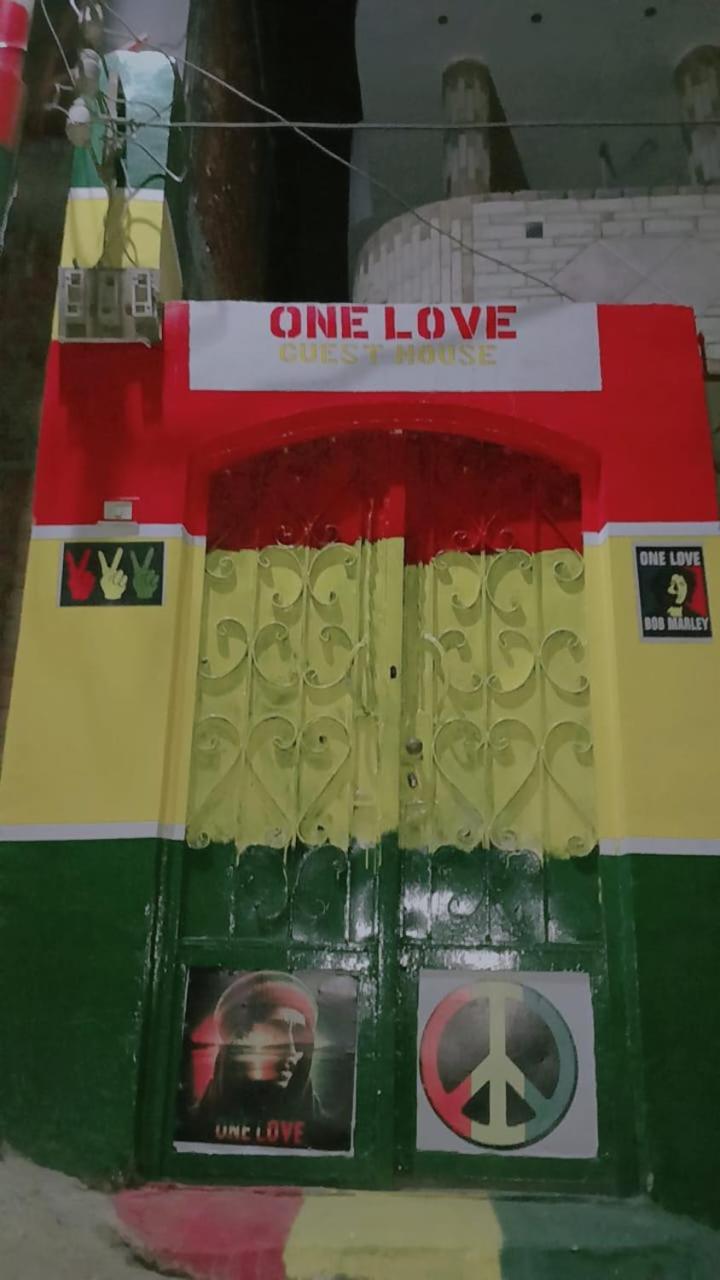 One Love Guesthouse & Restaurant Луксор Экстерьер фото