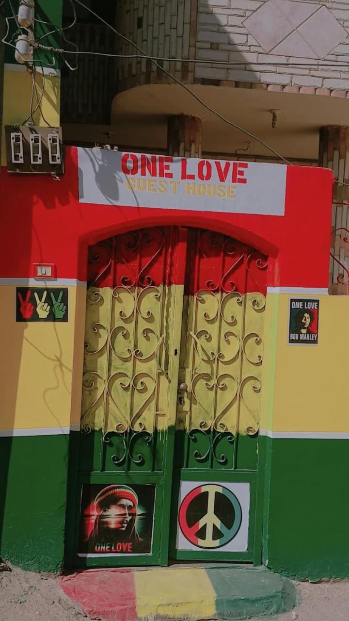 One Love Guesthouse & Restaurant Луксор Экстерьер фото